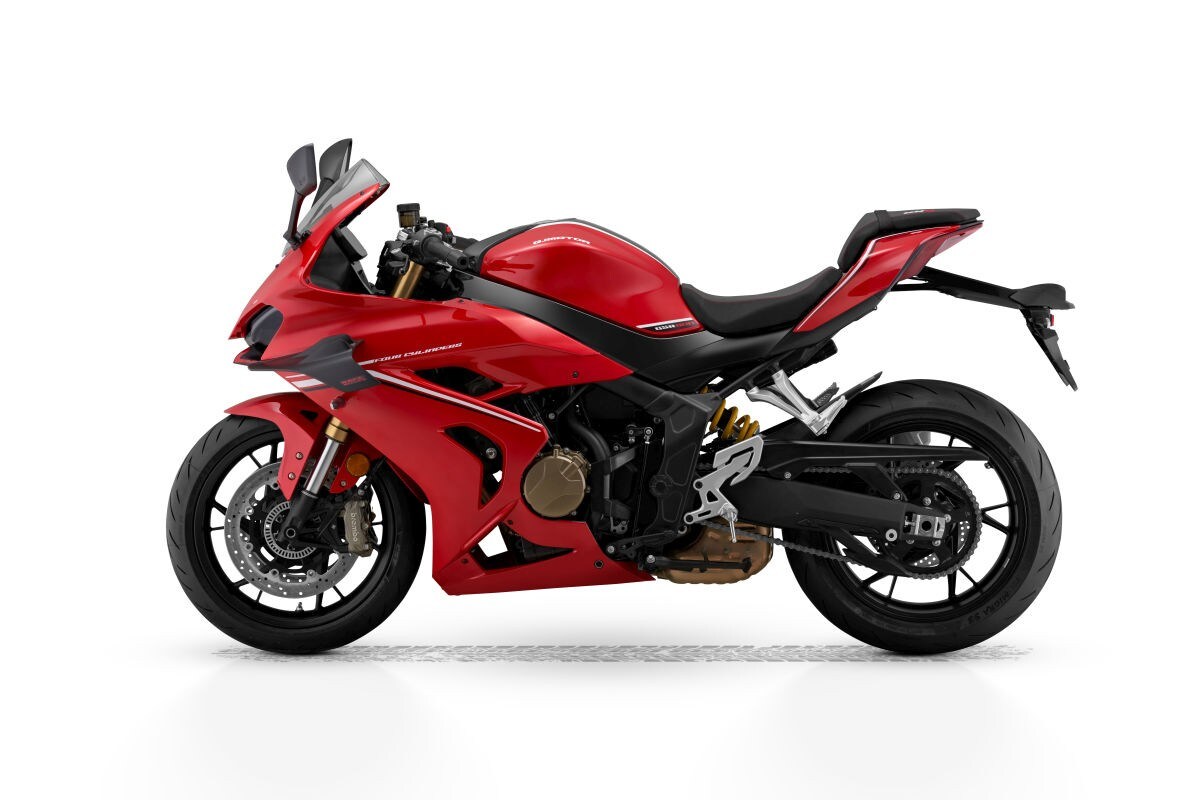 SRK800RR: QJ Motor entra nel mercato delle sportive